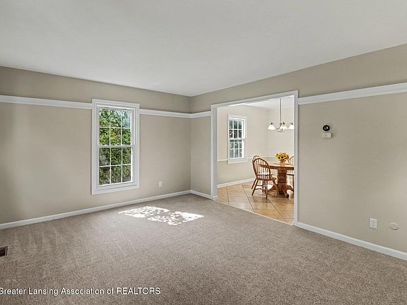4th image of 1131 Hillgate Way