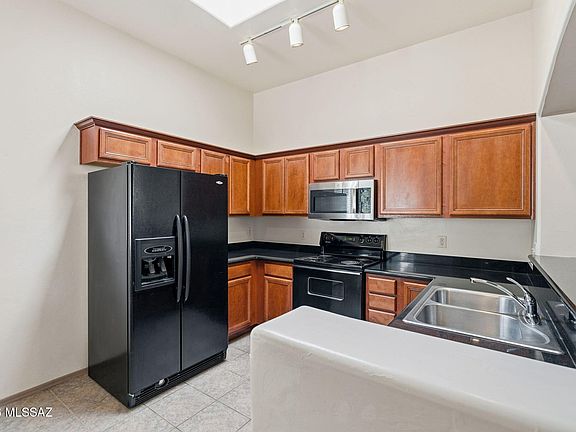 3rd image of 5541 N Silver Stream Way