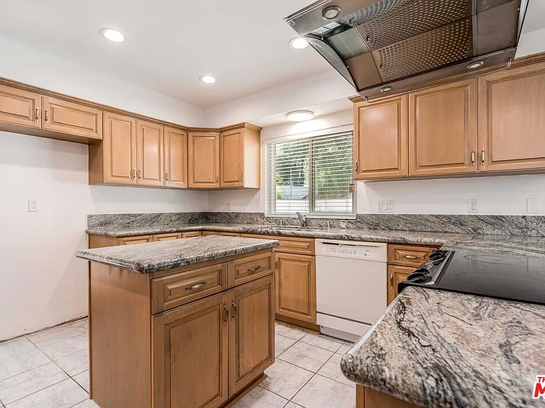 1181 Somera Rd — Photo 14