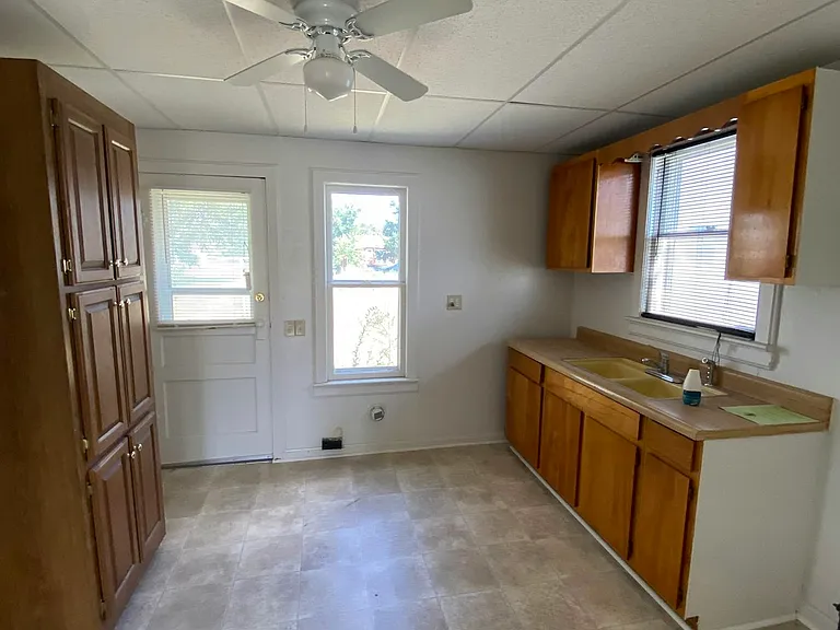 205 S Kansas St — Photo 12