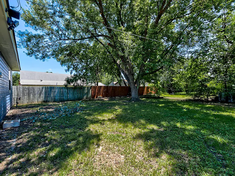 2416 SW 33rd St — Photo 32