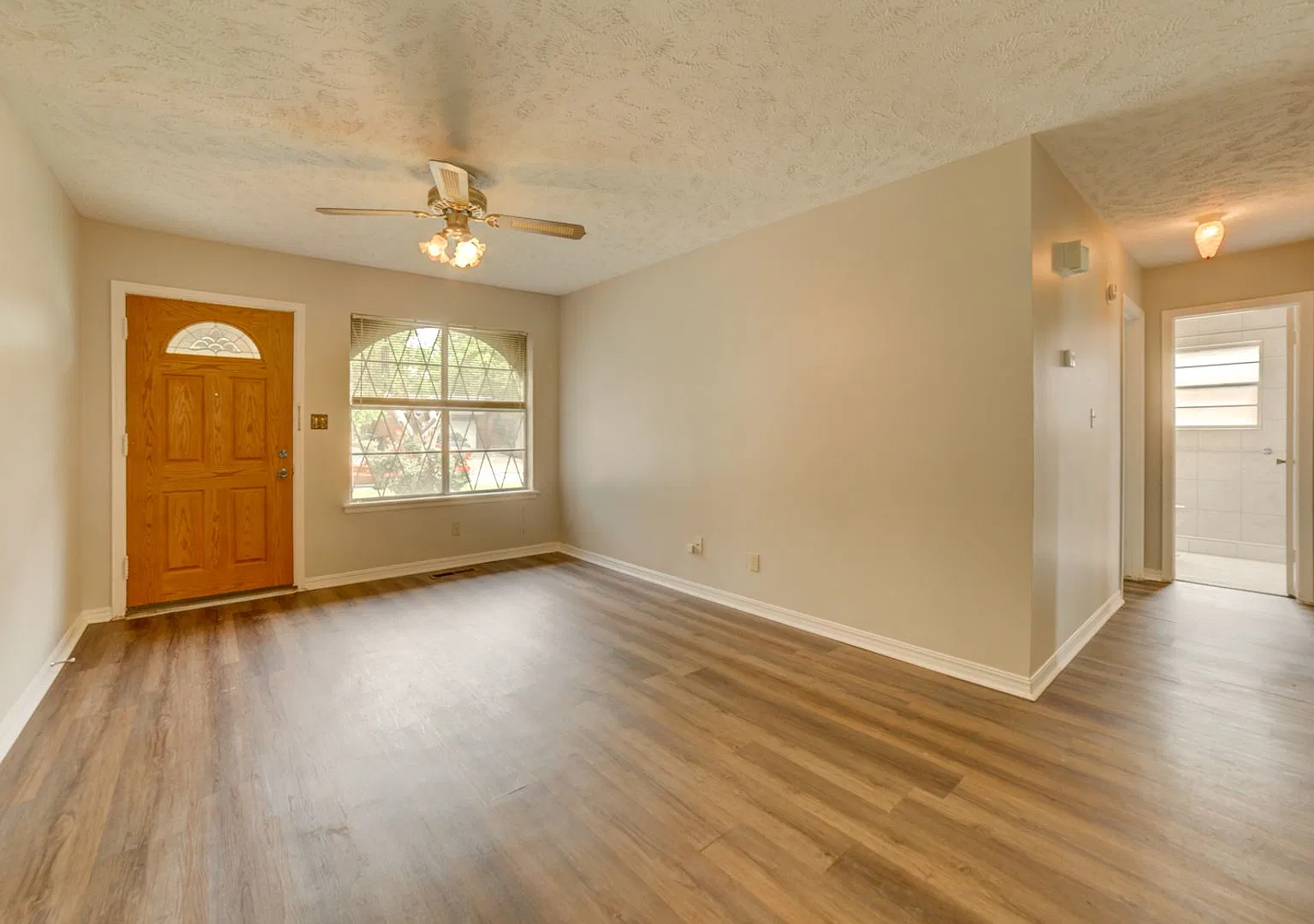 3 Bed | 1.5 Bath in Claremore! — Photo 2
