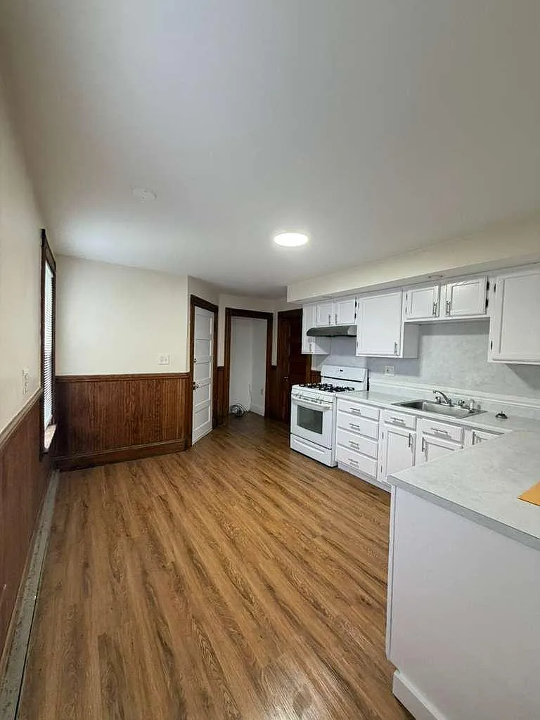 3 bed, $3,500 — Photo 1