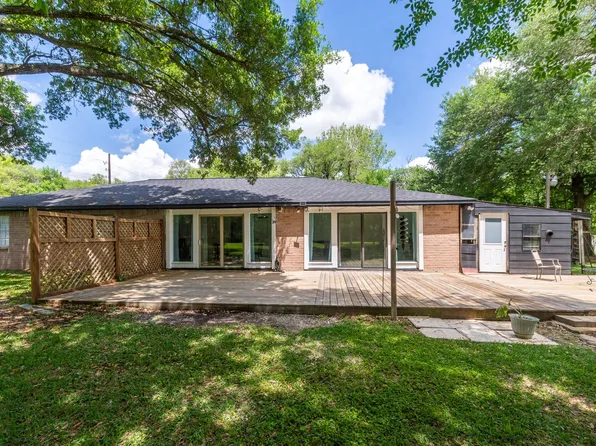 6811 Cemetary Rd, Manvel, TX 77578