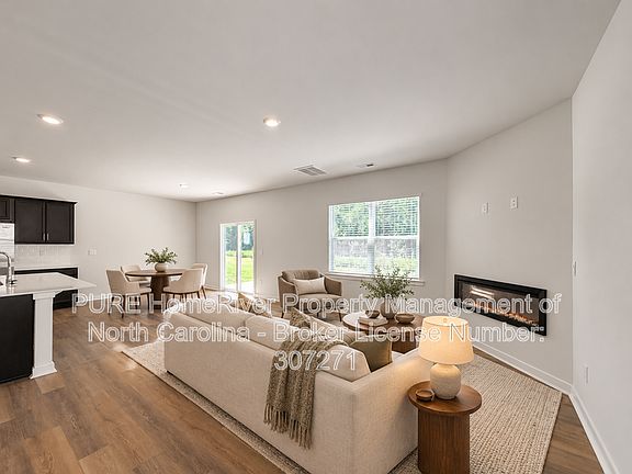2nd image of 1415 Mammoth Rd