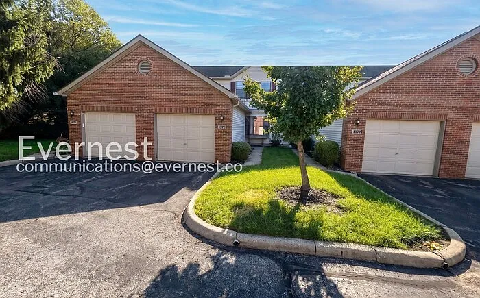 1372 Eastwick Way