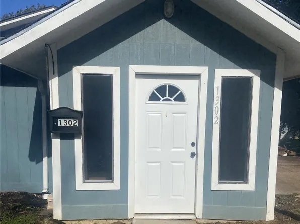 1302 Ports O Call Dr, Granbury, TX 76048