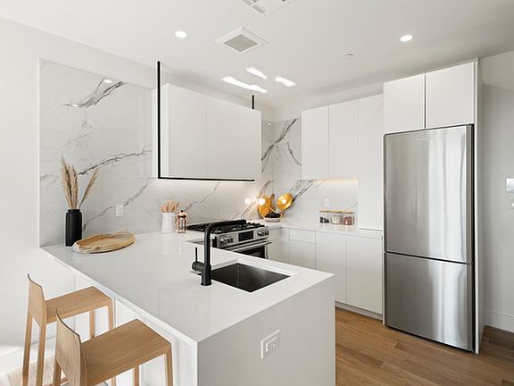 2nd image of 707 Willoughby Ave