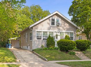 1028 5th St, Aurora, IL 60505