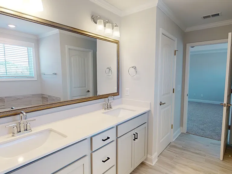 146 Champlain Dr — Photo 11
