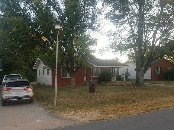 3rd image of 914 W Saint Francis St
