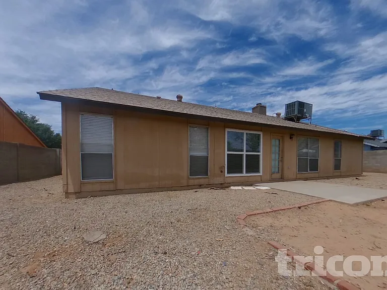 9607 N 88th Dr — Photo 15