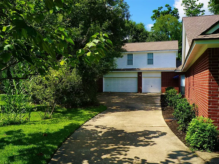 2429 Chantilly Ln — Photo 4