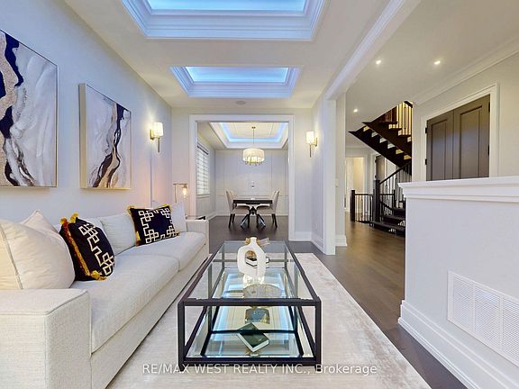 5th image of 222 Connaught Ave