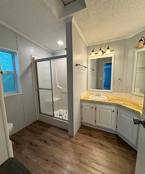 652 Coral Cir — Photo 6