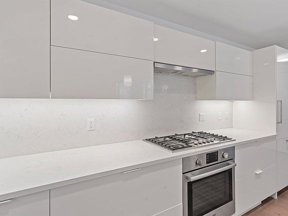 3rd image of 9 Avenue At Port Imperial #920