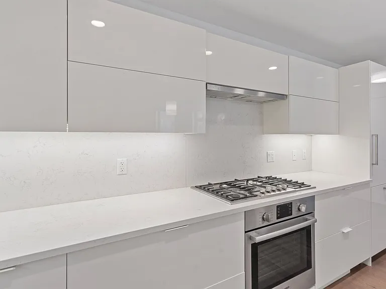 9 Avenue At Port Imperial #921 — Photo 4
