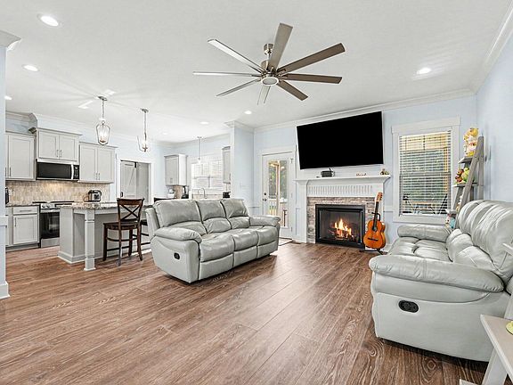3rd image of 65 Sanders Farm Dr