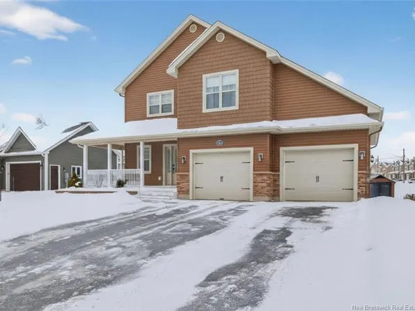 124 Larochelle St, Dieppe, NB E1A 8Y5