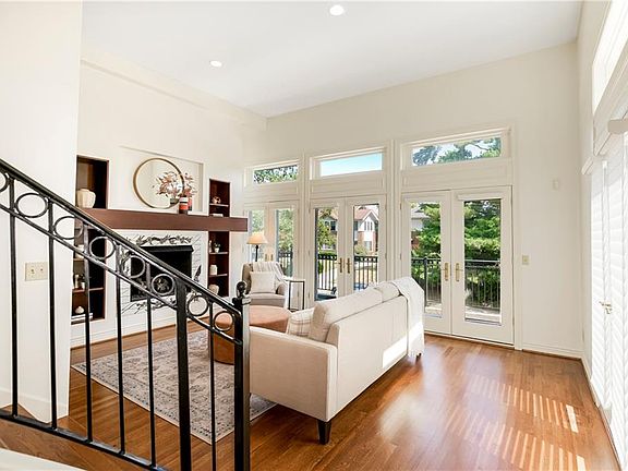 5th image of 5046 Walnut St #1