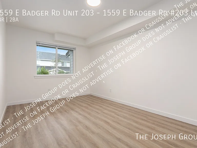 Town's Edge Apartments - 1555 E Badger Rd — Photo 19