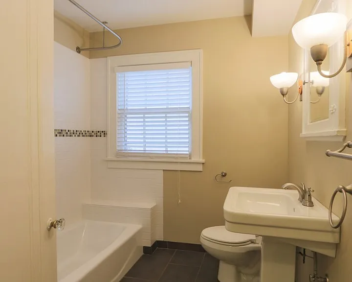 224 E Winthrope Rd — Photo 10