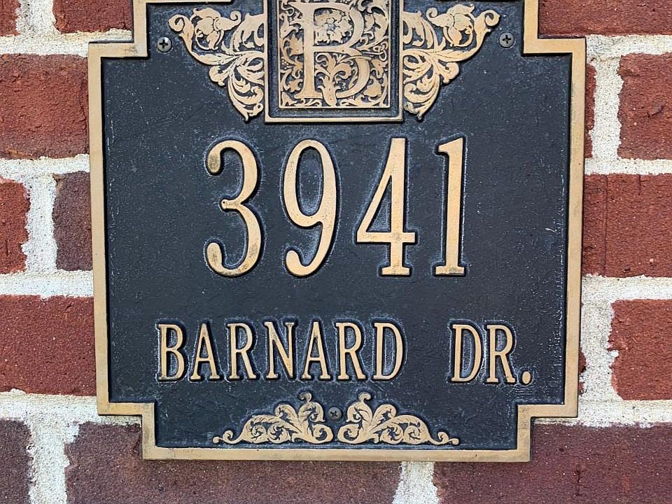 2nd image of 3941 Barnard Dr
