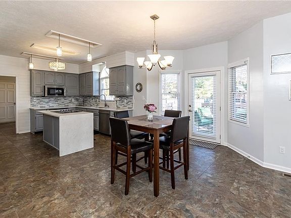 4th image of 8815 Admirals Bay Dr