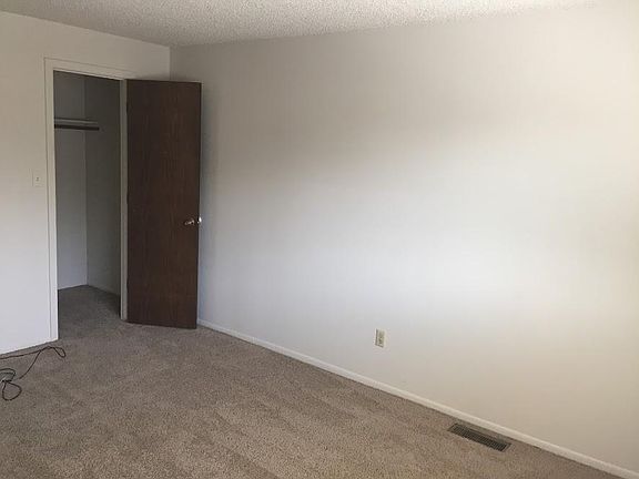 5th image of 998 E Greenbrae Dr