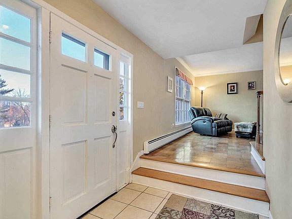 4th image of 7 Pinegrove Dr