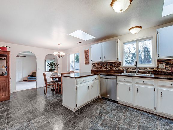 5th image of 26628 NE Richardson St