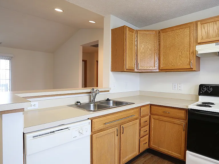 Pickerington-Ridge_Unit Kitchen