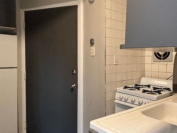 4th image of 9 E Read St APT 2A