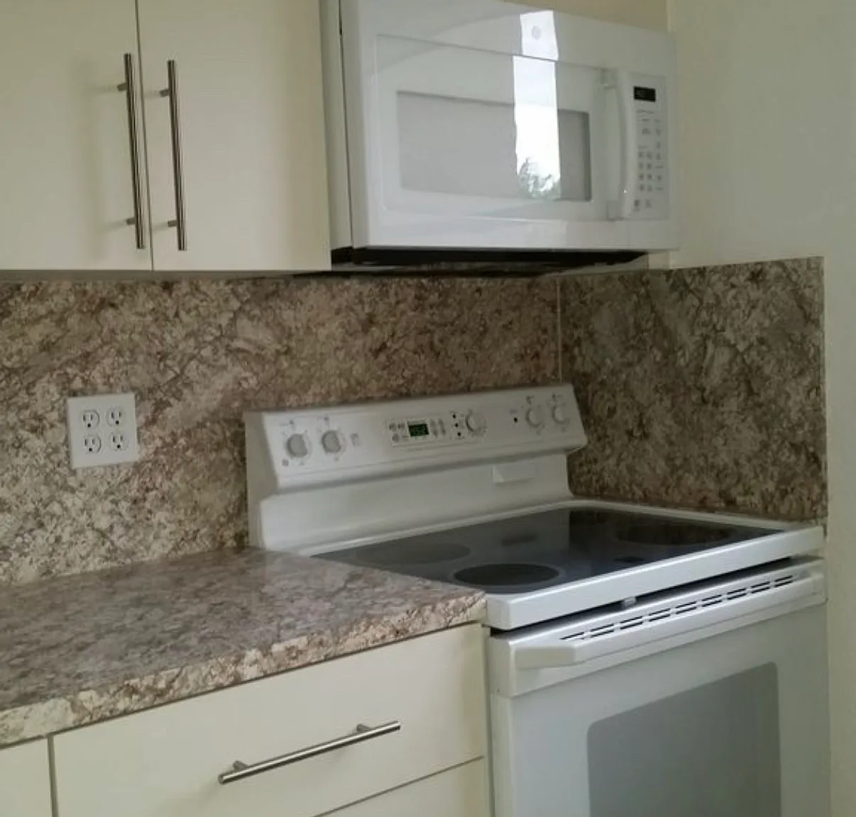 3 bed, 1480 sqft, $2,700 — Photo 2