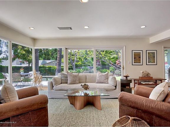 4th image of 452 Arlington Dr