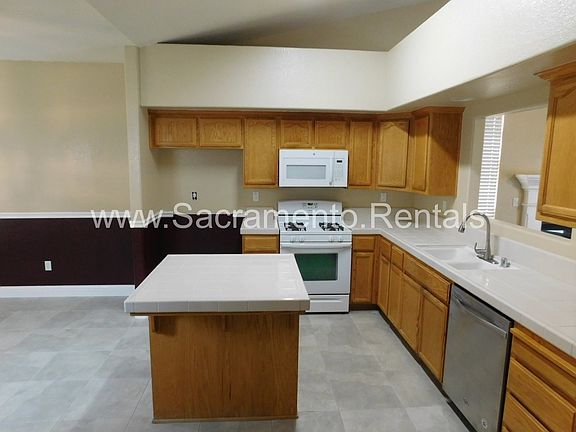 3rd image of 2410 1st St