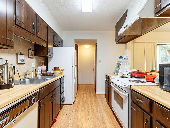 5th image of 625 Ledgedale Cir
