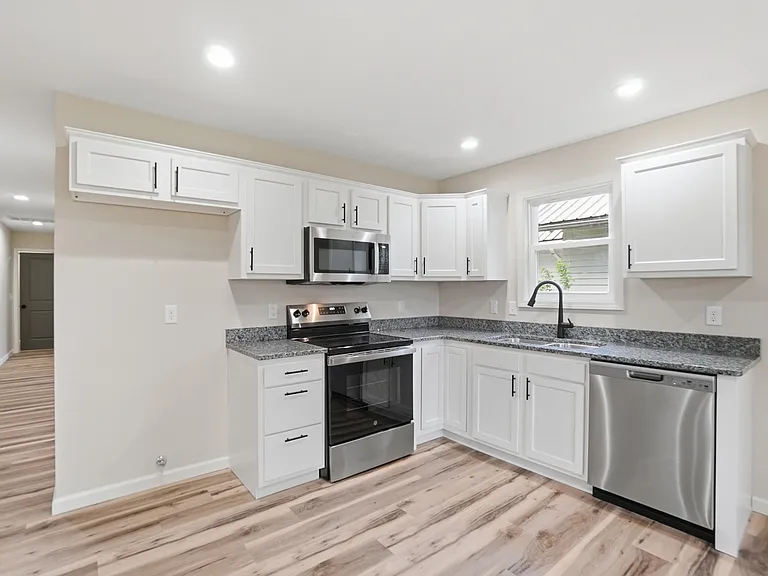1626 Howell St #101 — Photo 8