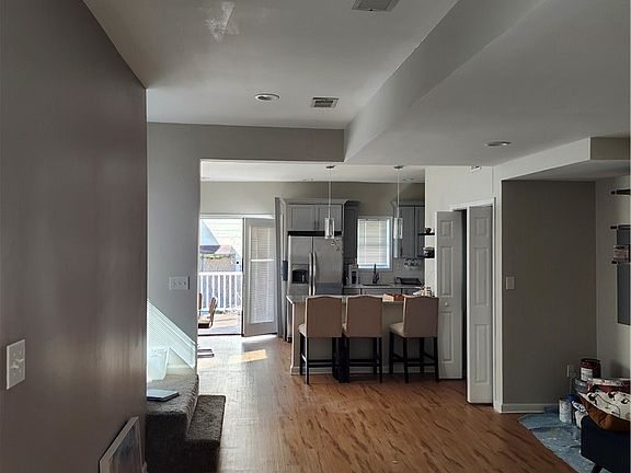 3rd image of 4931 Kincaid St