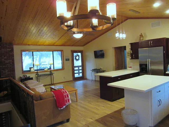 2239 Bernina Dr — Photo 10