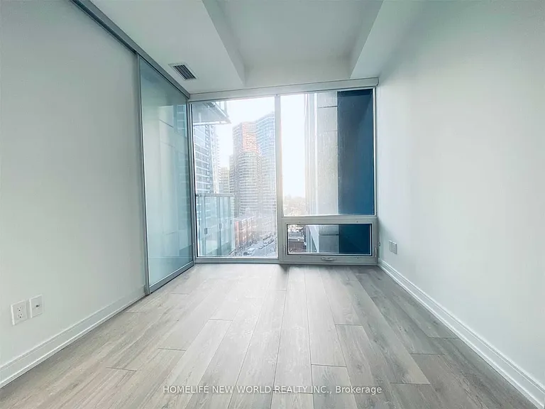 3 Gloucester St #913 — Photo 6