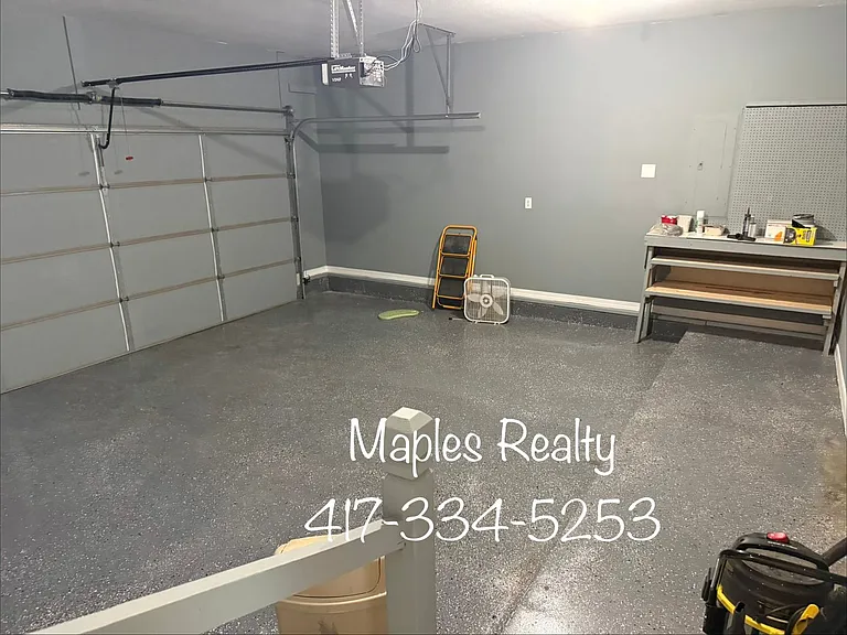 141 Scotch Pine Ct — Photo 36