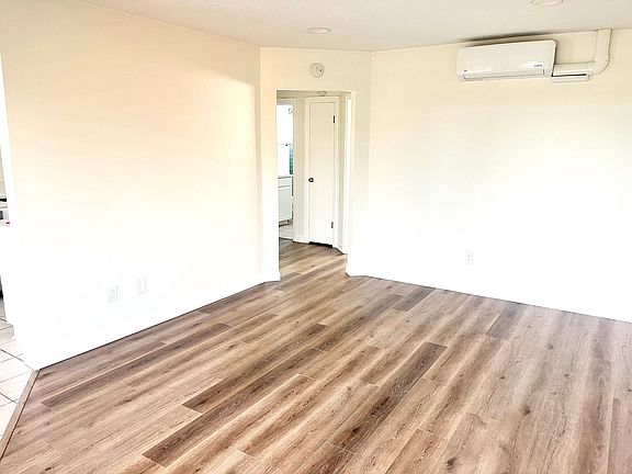 2nd image of 3918 Oregon St #8