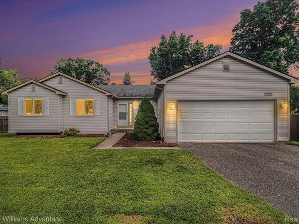 5630 Dons Dr, Waterford, MI 48329