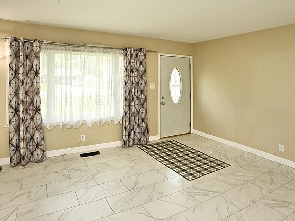 3rd image of 2113 W Porter Ave
