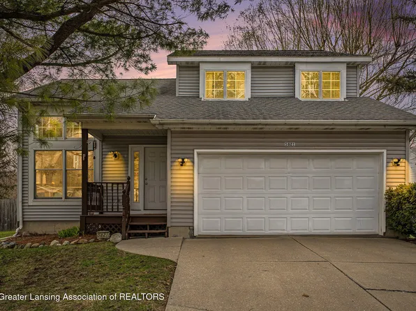 5821 Piper Ave, Lansing, MI 48911