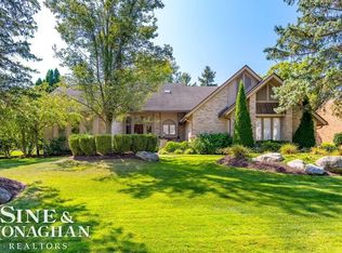 1543 Stony Creek Dr, Rochester, MI 48307