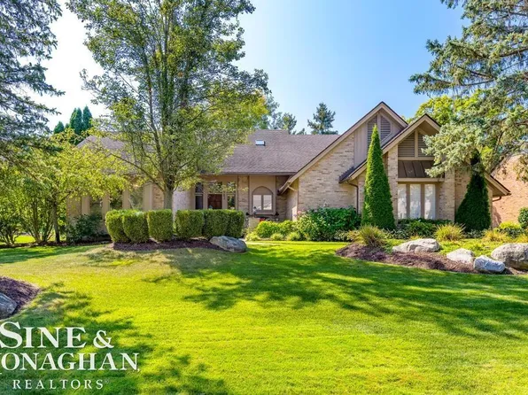 1543 Stony Creek Dr, Rochester, MI 48307