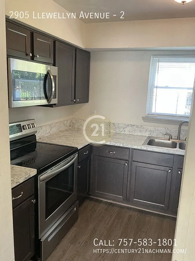 Spacious two bedroom with updated kitchen. — Photo 4