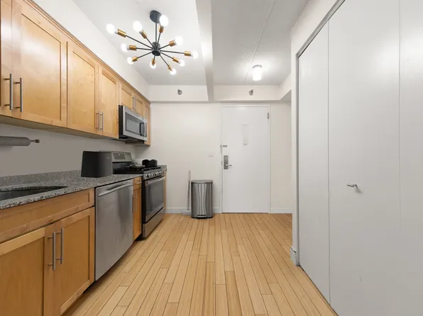 516 West 47th Street image 4 of 10